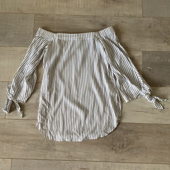 CLUB MONACO Top - Picture 1 of 5